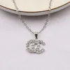 Prosta luksusowa marka marki podwójna litera Naszyjniki Łańcuch 18K Gold Splated Crysatl Rhinestone Sweter Newklace for Women Wedding Jewerlry Akcesoria 69