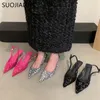 Suojialun bling sandália feminina moda dedo do pé apontado raso deslizamento em senhoras elegante estilingue sapatos bombas de salto médio sapatos 240113