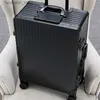 Walizki gorące! Nowi mężczyźni 20 24 -calowa aluminiowa walizka walizka biznesowa Bagaż Rolling 26 28 cali obudowa wózka o dużej pojemności do podróży Q240115