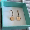 Lovely Girls Original Designer Märke Heart Diamond T Hoops 316L Rostfritt stål 18K Gold Silver Rose Women 925 LOGO gravar örhängen bröllopsfest smycken