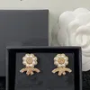 Lüks mücevher markası pirinç küpe ünlü Fransız tasarımcı klasik daisy buğday kulak çift mektup kolye kakma inci rhinestone kadın cazibe küpeler anne hediye