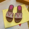 Projektantki Kobiet Slipper Flat Sandals Luxury haft haft sandałowy list Letter List dla kobiet Summer Plaży Slajd