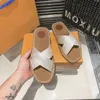 Designer Woody Chinelos Sandálias Slides Sliders Mulheres Mulas Flat Slide Tan Lace Lettering Tecido Canvas Mulher Slipper Slider Sandália Scuffs Bege