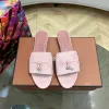 outdoor Scarpe casual di lusso Designer donna uomo Ciabatte moda Estate Pelle Mulo Charms sandalo ragazza piatta Pantofola spiaggia uomo mocassino diapositive 10a viaggio di alta qualità b39