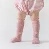 4 pary/Lot Girl Socks Cute Cotton Baby Knee Socks Born Tube Dzieci Miękkie wysokie skarpetki dla maluchów podgrzewacze nóg Socken 240111