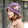 Berets Elegant femme crochet seau chapeau dames pêcheur avec motif de fleurs adolescents décontractés automne