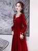 Grundläggande avslappnade klänningar Urban Sexy Robe Marie Hepburn Femme Petite Jupe Rouge Fouet Luxe Fte Fianailles Soire Nouveau Hiver YQ240115