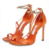 2024 New Women's Sandals Pumps London Odessa 110 mm装飾されたサテンカラビナーバックルゴールドチェーンアンクルストラップイタリアオリジナルスクエアトゥースサンダルハイヒールボックスEU 35-43