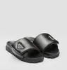 Vit svart mjuk vadderad nappa läder sandaler skor tofflor på tofflor kvinnor komfort glider lägenheter komfort promenad