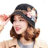 Berets Elegant femme crochet seau chapeau dames pêcheur avec motif de fleurs adolescents décontractés automne