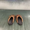 Designerskor toffel nallebjörn fluffig män kvinna baguette gladiator mode brun sandal hus platt casual skor dam höst vinter strand tazz skjutreglage