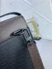 Erkekler omuz çantası tasarımcı çanta vapur çanta robusto evrak çantası erkek çanta çantaları siyah taiga deri kapak zinciri omuz çantaları crossbody m30591 siyah