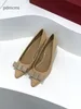 Les chaussures de ballet plats en cuir breveté classiques sont à la mode et confortables, associées à une variété de tailles colorées.Tailles 34-40