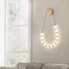 Lampada da parete Moderna Semplice Camera da letto Comodino Soggiorno italiano Sfondo Design creativo Fagiolo magico asimmetrico