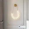 Lampada da parete Moderna Semplice Camera da letto Comodino Soggiorno italiano Sfondo Design creativo Fagiolo magico asimmetrico