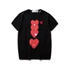 2024 Play Fashion Mens T-shirts Designer Red Heart Thirt Tshirt Casualmente ricamo di cotone in cotone T-shirt estivo T-shirt ASIAANE G56