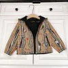 Jacken Kinderjacke Schichten Kinder Designer Kleidung Jungen Mädchen Sommer Neues zweiseitiges Gitter Reißverschluss mit Kapuze Sonnenschutz großer hochwertiger Babykleidung