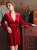 Осень и зима французская ночная рубашка женские пижамы сексуальная канарейка бархатная юбка на бретельках внешний халат ночная рубашка комплект черный винно-красный 240115
