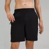 Linerless LU-8801 Kort 5in Sweatpants Drawstring Yoga Shorts för män Lätt sport som kör snabbtorkade Capris Justerbar elastisk träning Löst byxor