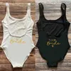 水泳服を着た独身パーティースイムスーツ女性ワンピースチームブライドハートプリントセクシーなボディスーツ水泳入浴スーツプラスサイズのビーチウェア2022L240115