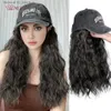 Pelucas sintéticas Peluca de sombrero de pelo largo con ondas de agua para mujer Cabello rizado sintético combinado con una gorra de béisbol gris ahumado Peluca de sombrero natural sintética Q240115