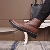 Botas masculinas de inverno monolíticas de couro escovado, cano curto de borracha leve, sola martin.