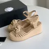 Nya sommarsandal tofflor designers sandaler berömda designer kvinnor klassiska kamelier linje rem sandaler platt glider flip flops läder utomhus loafers strandkläder