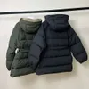 Designer-Damenjacke mit besticktem Abzeichen, Taille, kurze Daunenjacke mit Gürtel, lässiger Stil