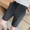 Pantaloncini da uomo Coreano Moda Business Uomo Streetwear Pieghettato Lunghezza al ginocchio Pantaloni da lavoro Summer Cool Bermuda Uomo