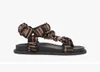 Sandale Paris Femmes Luxurys Designers Sandales Pantoufles Mode Summer Girls Beach Femmes Sandal Diapositives Tongs Mocassins Sexy Soie Brodée Chaussures Grand 35-42