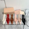 2024ブランドサンダル最高品質の尖った細かいかかとの弓サンダルブライトフェイスミッドヒールサイドホローの女性靴