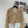 Les nouveaux produits d'automne et d'hiver des créateurs de luxe européens lancent exclusivement une veste courte en fourrure de renard respectueuse de l'environnement, version haute.
