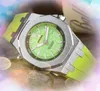 Popularne sporty wojskowe duże mężczyzn obserwują mrożone projektant hip -hopowy zegar silikonowy chronograf chronograf kwarcowy ruch wszystkich złoty prezydent data