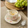 Set di piattini per tazza di caffè in ceramica con fiori dipinti a mano rosa Set per ufficio domestico Tazza carina per colazione, succo di latte, tazza di tè con manico regalo 240113