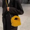 Sac de fourrure Faux hiver nouveau doux chaud court en peluche sac à main mode couleur unie fermeture éclair moelleux carré messager pour femmes femme 220923