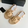 Nya sommarsandal tofflor designers sandaler berömda designer kvinnor klassiska kamelier linje rem sandaler platt glider flip flops läder utomhus loafers strandkläder