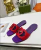 Sandali firmati 2024 Sandali da donna in pelle di design di lusso Appartamenti estivi Pantofole da donna da spiaggia alla moda Pantofole doppie scavate ad incastro 36-42