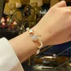 Kedjan koreansk version av Simple Titanium Steel Pearl Armband Female Ins Love Star-Moon Double-Layer Girlars Hand Decoration YQ240115