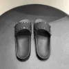 2024 Nieuwe pantoffels Met doos sandaal Bezaaid klinknagel dames heren loafer reizen Lederen luxe Designer sandaal Zomer Strand mode platte Slide Mule buiten cadeau Sliders