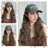 Pelucas sintéticas Peluca de sombrero de pelo largo con ondas de agua para mujer Cabello rizado sintético combinado con una gorra de béisbol gris ahumado Peluca de sombrero natural sintética Q240115