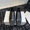 toteme loafers dames Lakleer strass Vierkante neus Platte hak Geklede schoenen Casual leren schoenen Luxe designerschoenen Kantoorschoenen Fabrieksschoenen