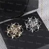 Mulheres de luxo broche mix estilo avançado sentido outono inverno moda roupas acessórios pino broches diamante carta flor strass jóias