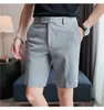 Pantaloncini da uomo Coreano Moda Business Uomo Streetwear Pieghettato Lunghezza al ginocchio Pantaloni da lavoro Summer Cool Bermuda Uomo