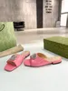 Sandália de couro de alta qualidade doce cor apartamentos sapatos femininos designer de lazer ao ar livre chinelo de luxo feminino fundo plano conforto areia praia sandálias 1213