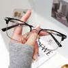 2024 Diseñador de lujo CH Gafas de sol para mujeres Cromos Marcos de gafas Moda para hombre Negro Ceja Cuadrado Medio Ultra Corazón Marco de gafas Señoras Unisex Gafas W71W