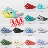 New Foam Runners Designer Shark Slippers Summer Sliders Men Women Slides Pink Blue Memory Memory Foam Sonchals Soft Swice Clipper Slide Slide Indoor Shoes