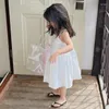 Robes d'été en dentelle pour petites filles, tenue de princesse en coton blanc, sans manches, à la mode