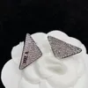 Серьги Дизайнерские серьги дизайнерские серьги для женщин серьги с алфавитом серьги из белого камня с бриллиантами перевернутый треугольник простые индивидуальные серьги супер блестящие