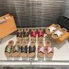 Designer Woody Chinelos Sandálias Slides Sliders Mulheres Mulas Flat Slide Tan Lace Lettering Tecido Canvas Mulher Slipper Slider Sandália Scuffs Bege