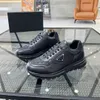 01 Prad 23S/S Prax Herren-Sneaker aus gebürstetem Leder, Weiß, Schwarz, technischer Gummi, Re-Nylon-Runner-Trainer, Top-Marke, lässig, Walking, 1,9 04